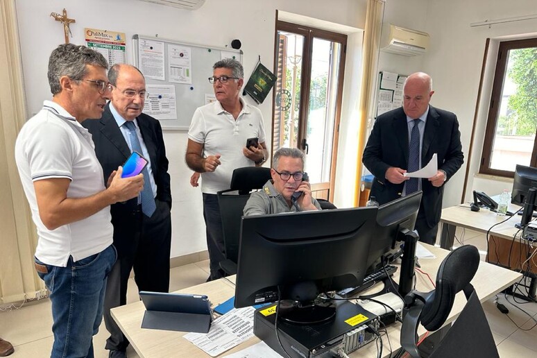 Sicilia – Scuole chiuse per gli incendi a Gratteri nel Palermitano